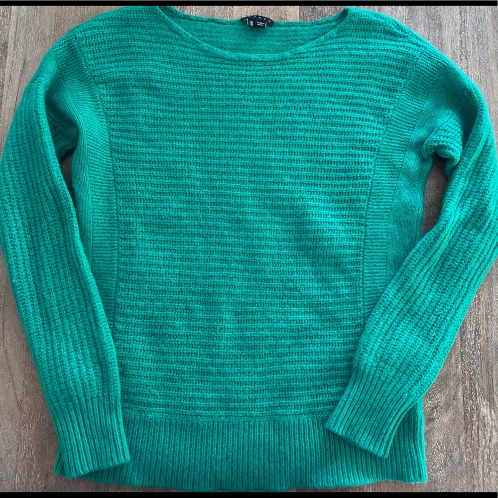 Gorgeous item. I am selling because I discovered that I am allergic to cashmere